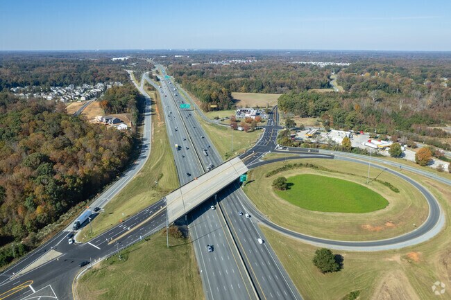 I-85 and I-40 are some of the major roadways near Hackett Lake.