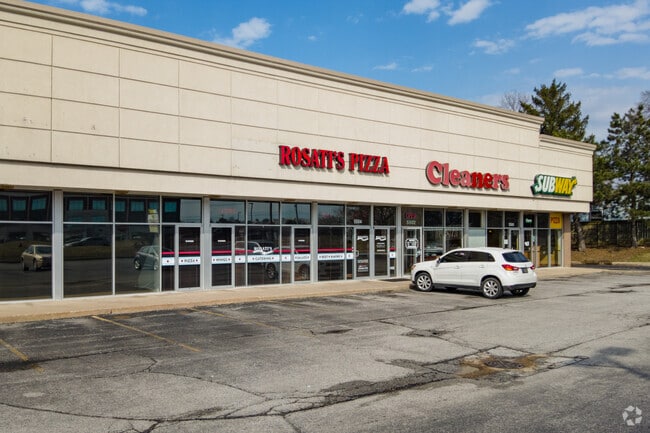 Entrance and Parking for Rosatt's Pizza Serving Chicago Style Deep Dish Pizza, Merrillville, IN