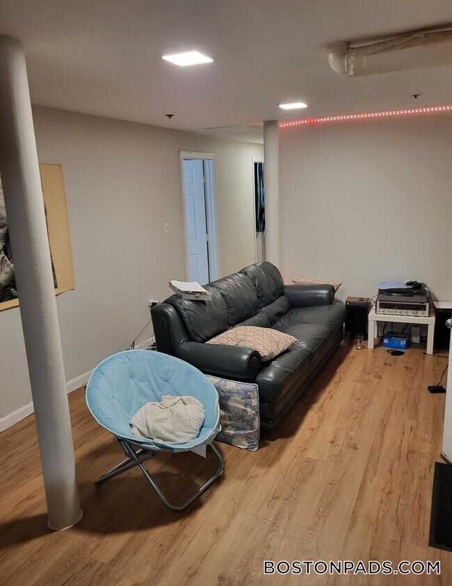 38 Hemenway St Unit 51, Boston, MA 02115