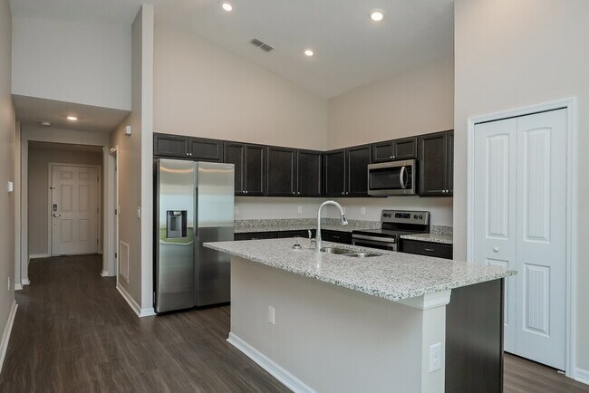 10221 Carp Holw Rd, Sun City Center, FL 33573 - photo 7