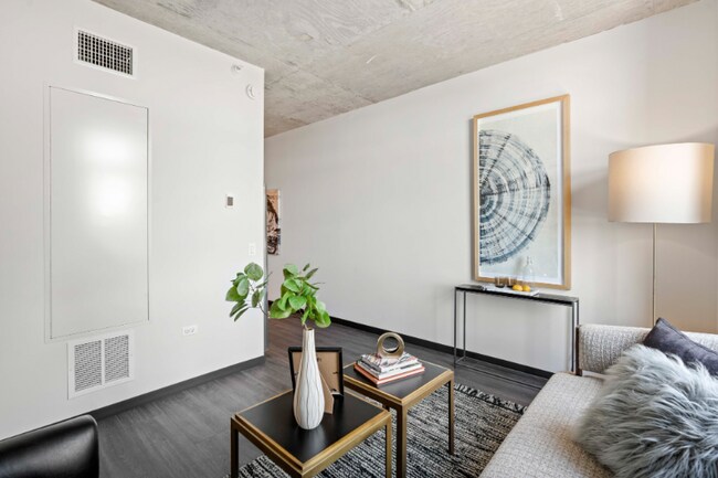 150 W Maypole Ave, Chicago, IL 60607 - photo 4