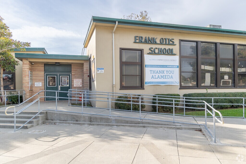 Frank Otis School in Alameda gets a 7 out of 10 on Great Schools.