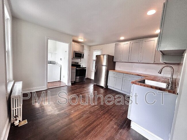 54 Roath St unit 2, Norwich, CT 06360 - photo 4