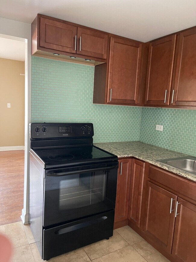 7632 N Milwaukee Ave unit ONE BED, Niles, IL 60714 - photo 3