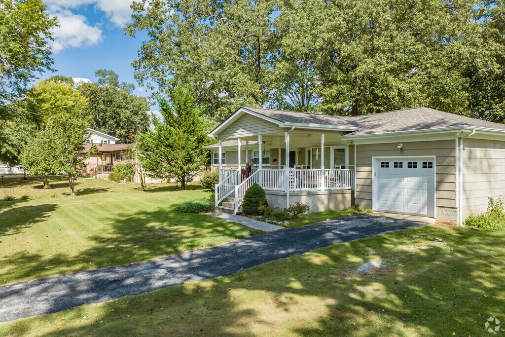 About Liles Addition Schools, Demographics, Things to Do