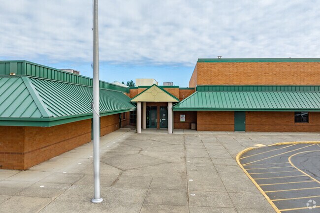 Fishers Landing Elementary near Fisher’s Creek offers easy student drop-off.