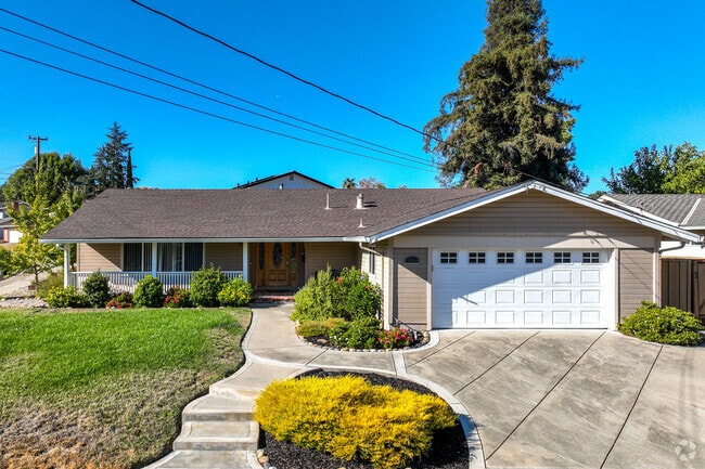 Contemporary Ranch style homes built in the 1990s are popular in the Silvergate neighborhood.