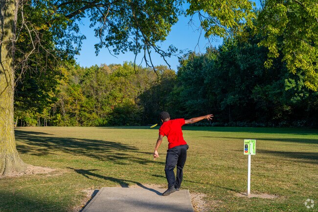 Bend of the River residents can play disc golf at Matter Park.