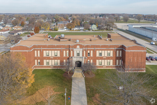 Grant Elementary has a large campus in the Grant neighborhood of Kenosha.