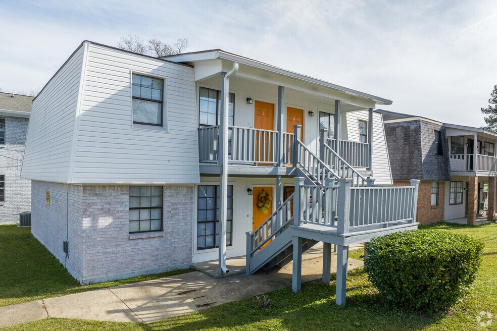 Oak Grove Courts 57 Hillcrest Dr, Hattiesburg, MS