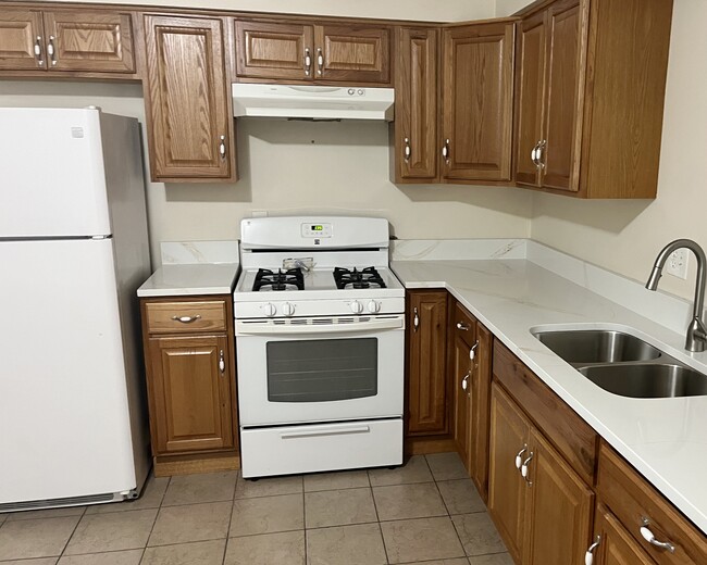 2290 Jericho Rd, Aurora, IL 60506 - photo 2