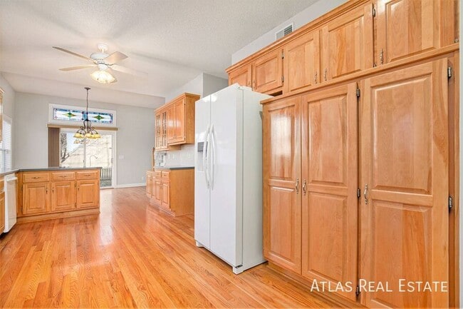 1113 SW Blazing Star Dr, Lees Summit, MO 64081 - photo 5