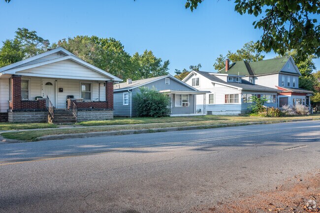 Bungalow-style homes are common throughout the 12 Points neighborhood.