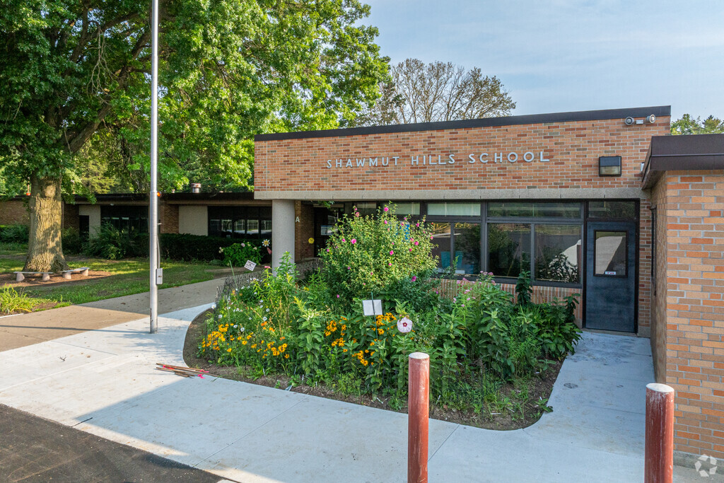 West side view of Shawmut Hills School on Burritt St in Grand Rapids.