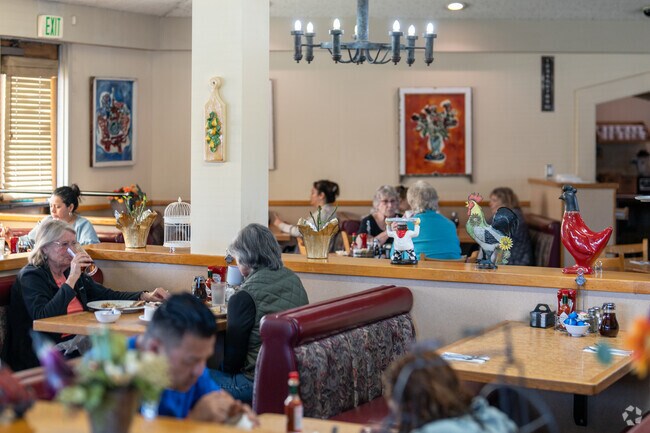 Holder's Country Inn is a casual stalwart, known for its breakfasts.