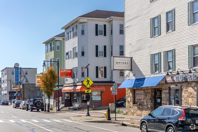 Many resturaans and shops line the road along Shrewsbury Street nearby the Bell Hill area.