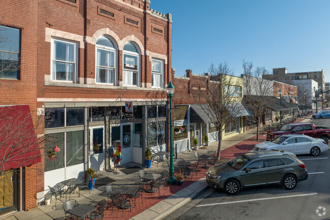 You'll find many shops and restaurants in Dalton's downtown area.