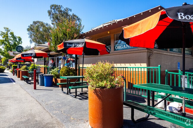 Shoppers at The Willows Market can enjoy a quick bite at the outdoor patio.