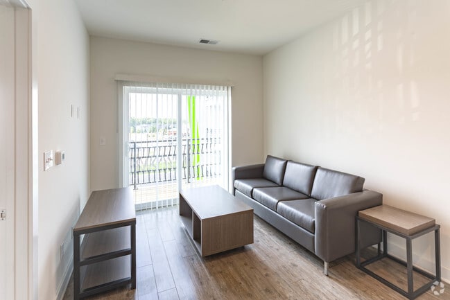 1 BR, 1 BA - Premium - 573 SF