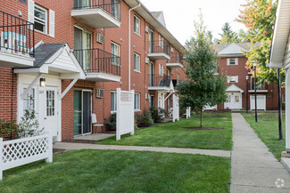 1807-104 Spring Ave NE, Canton, OH 44714