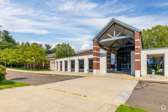 Seymour Middle School serves students grades 6 through 8