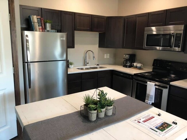 5703 W 33rd Place, Joplin, MO 64804 - photo 3