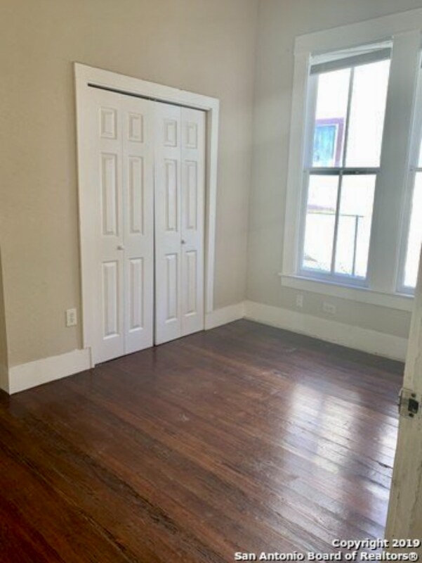 410 E Carson St unit 2, San Antonio, TX 78208 - photo 6