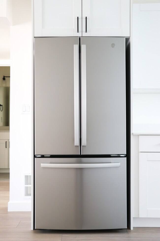 182 S Bushnell Way, Clearfield, UT 84015 - photo 4