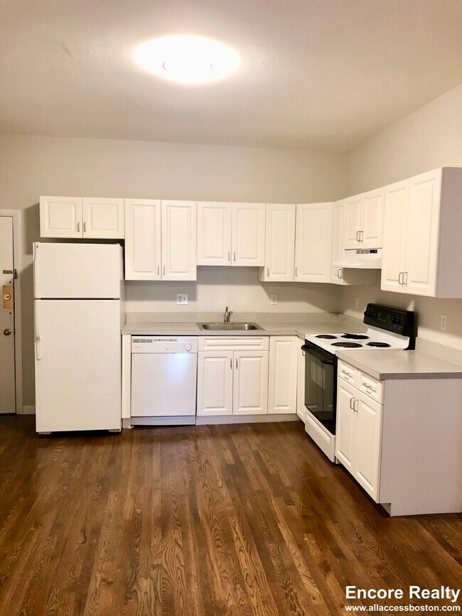 121 Longwood Ave Unit 89-6, Brookline, MA 02446