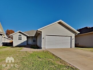 3945 W Maple St, Springfield, MO 65802