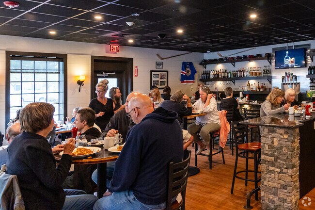 Stop by the popular Bickford Grill for a great meal in Winnmere.