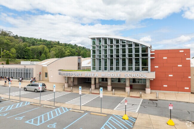 The student to teacher ratio at Williamsport Area Middle School is 13 to 1.