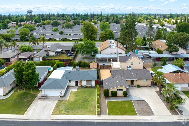 The residential areas of Clovis are known as quiet and family friendly.