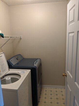 18 Stowe Rd, Mary Esther, FL 32569