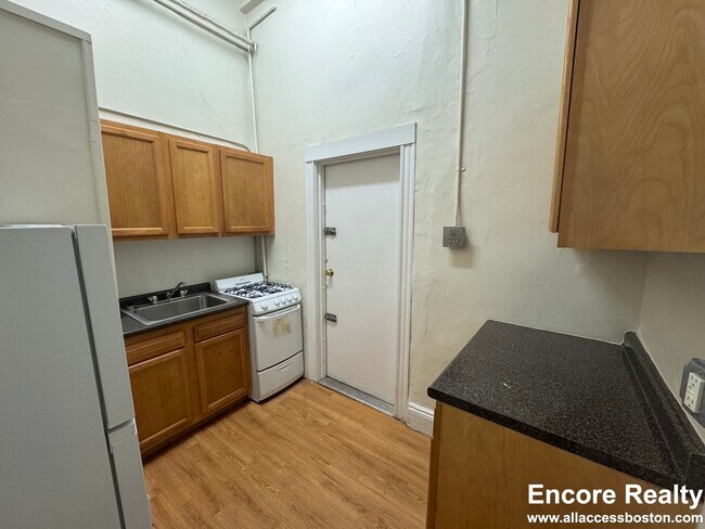 1173 Boylston St unit 6, Boston, MA 02215 - photo 2