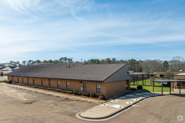 Puckett Elementary School serves 365 students in Puckett.