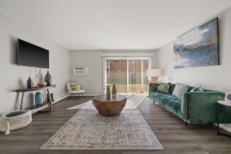 4700 Arbor Dr, Rolling Meadows, IL 60008