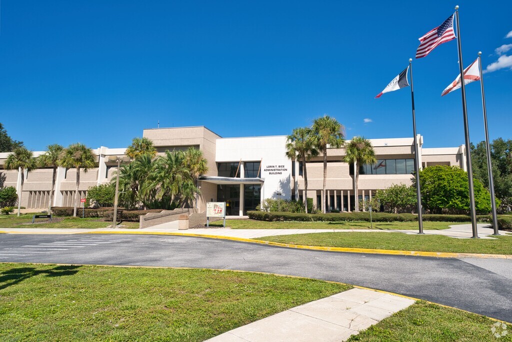 Welcome to Chain of Lakes Collegiate High School in Downtown Winter Haven.