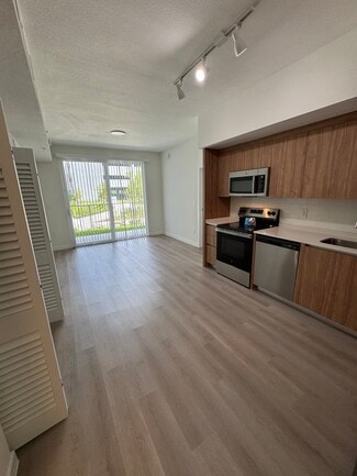 15501 NW 2nd Place Unit B11, Miami, FL 33169