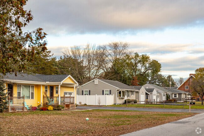 The densest groupings of homes in Moreau are the northeastern part of the neighborhood.