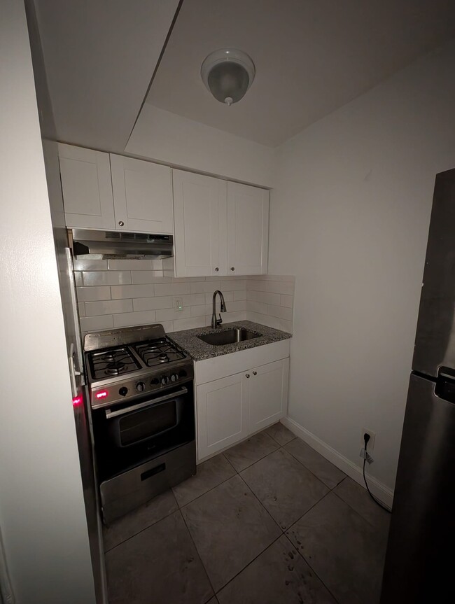140 N Walnut St, East Orange, NJ 07017