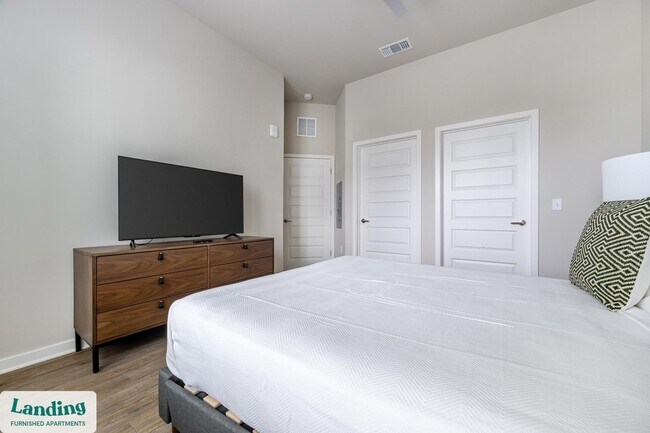 4902 Cosmos Cir unit 420, Wimauma, FL 33598 - photo 2