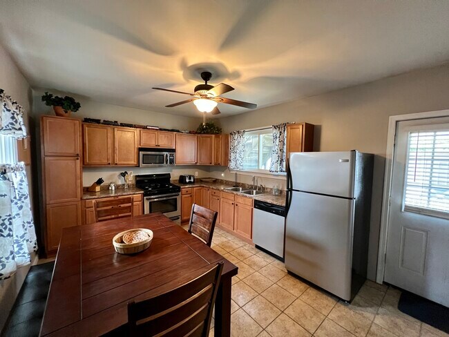1104 Cornell St unit 1, Scranton, PA 18504 - photo 2