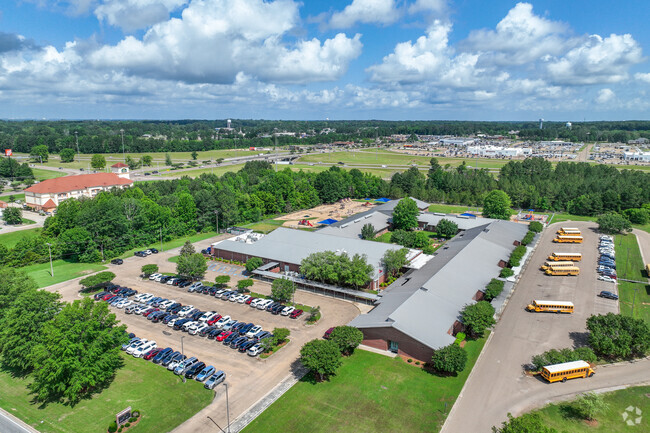 Stonebridge Elementary School is a part of the Rankin County School District.