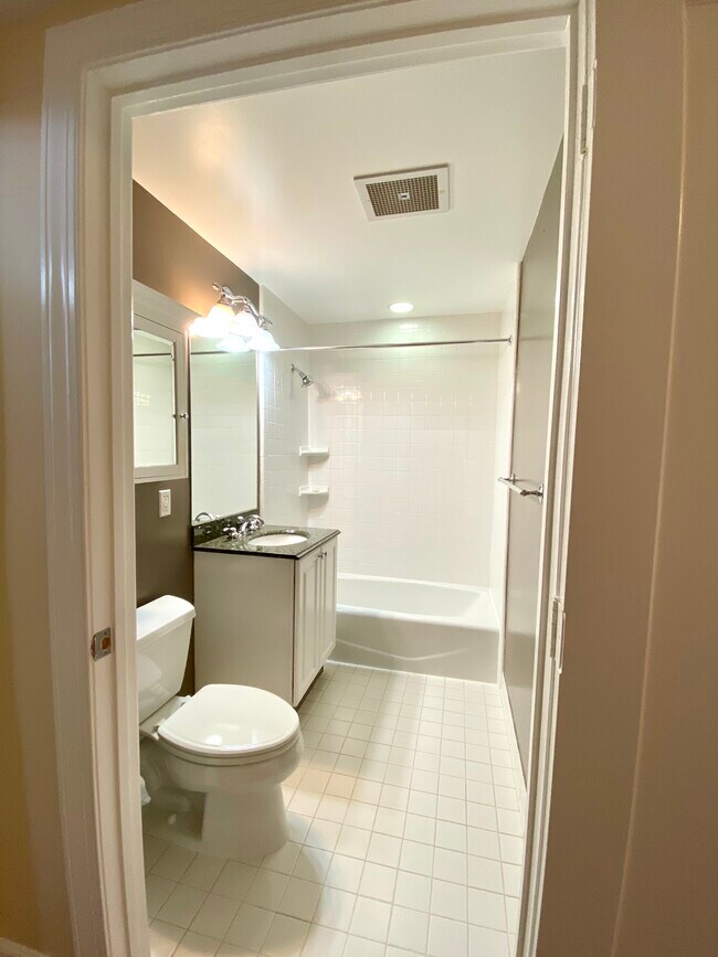 2902 Porter St NW unit 33, Washington, DC 20008 - photo 4