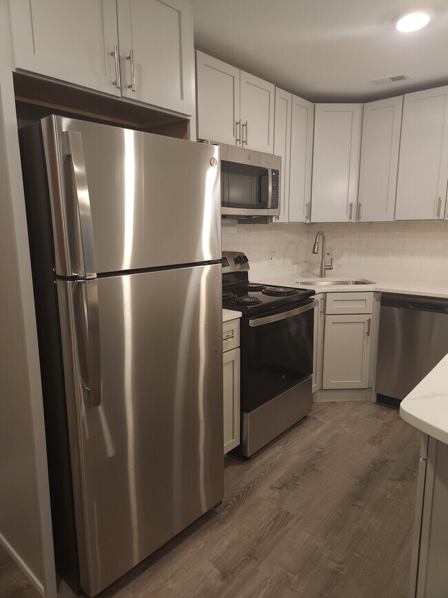 1212 N La Salle Dr unit 2, Chicago, IL 60610 - photo 3