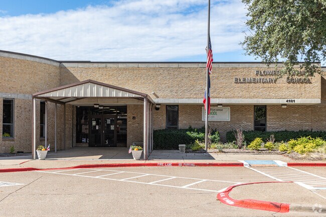 Flower Mound Elementary, part of LISD, serves nearby Copper Canyon families.