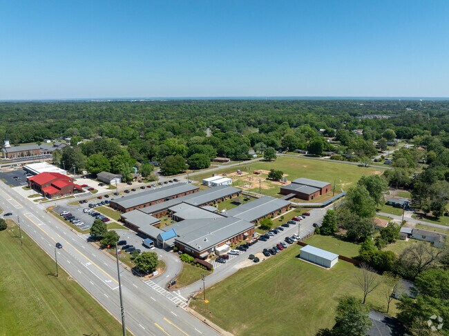 Centerville Elementary School is has a student teacher ratio
of 15:1.
