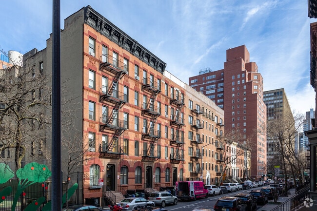 Row houses/apartments are common in Kips Bay.