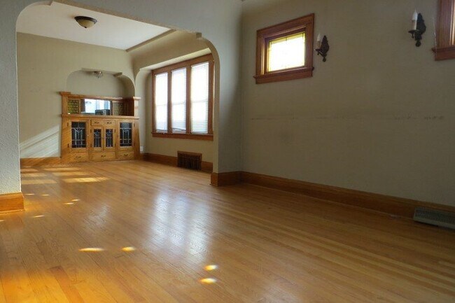 1962 S 92nd St unit Lower, West Allis, WI 53227 - photo 3